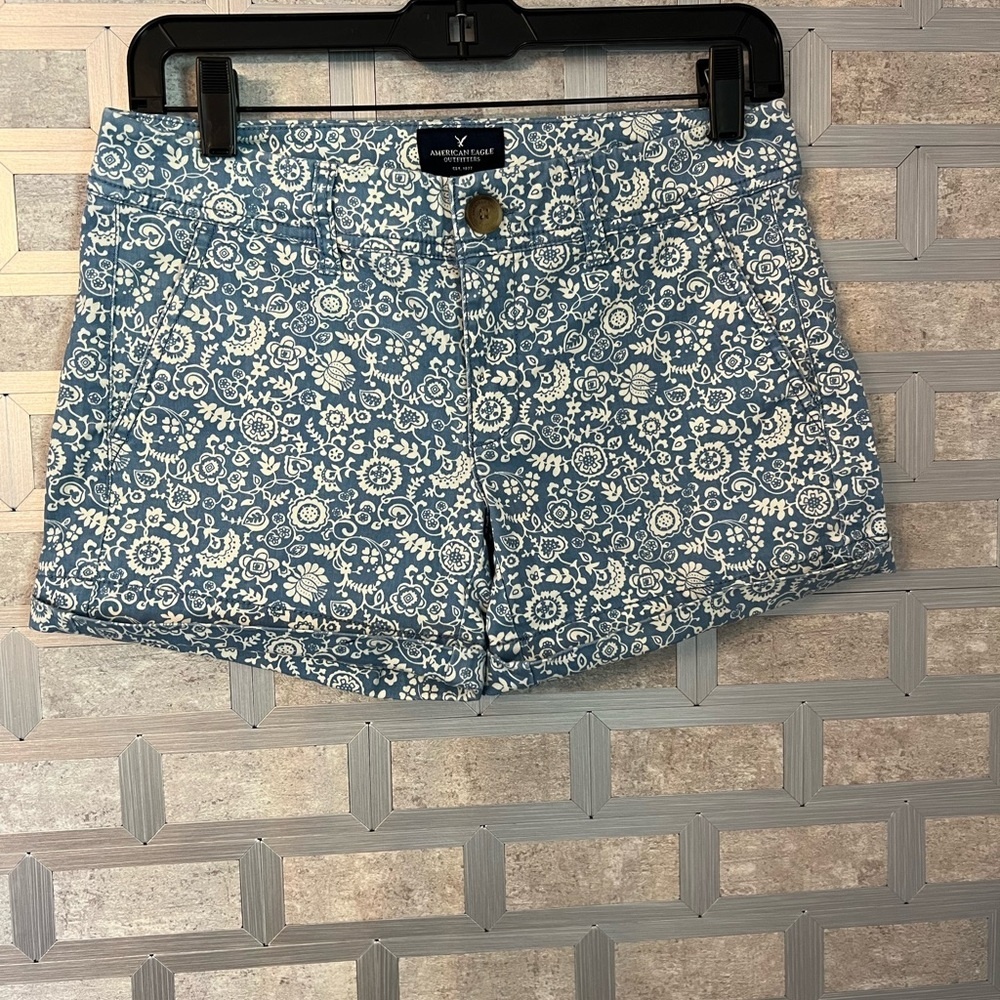 American Eagle - boho inspired blue and white floral pattern‎ womens sho...
